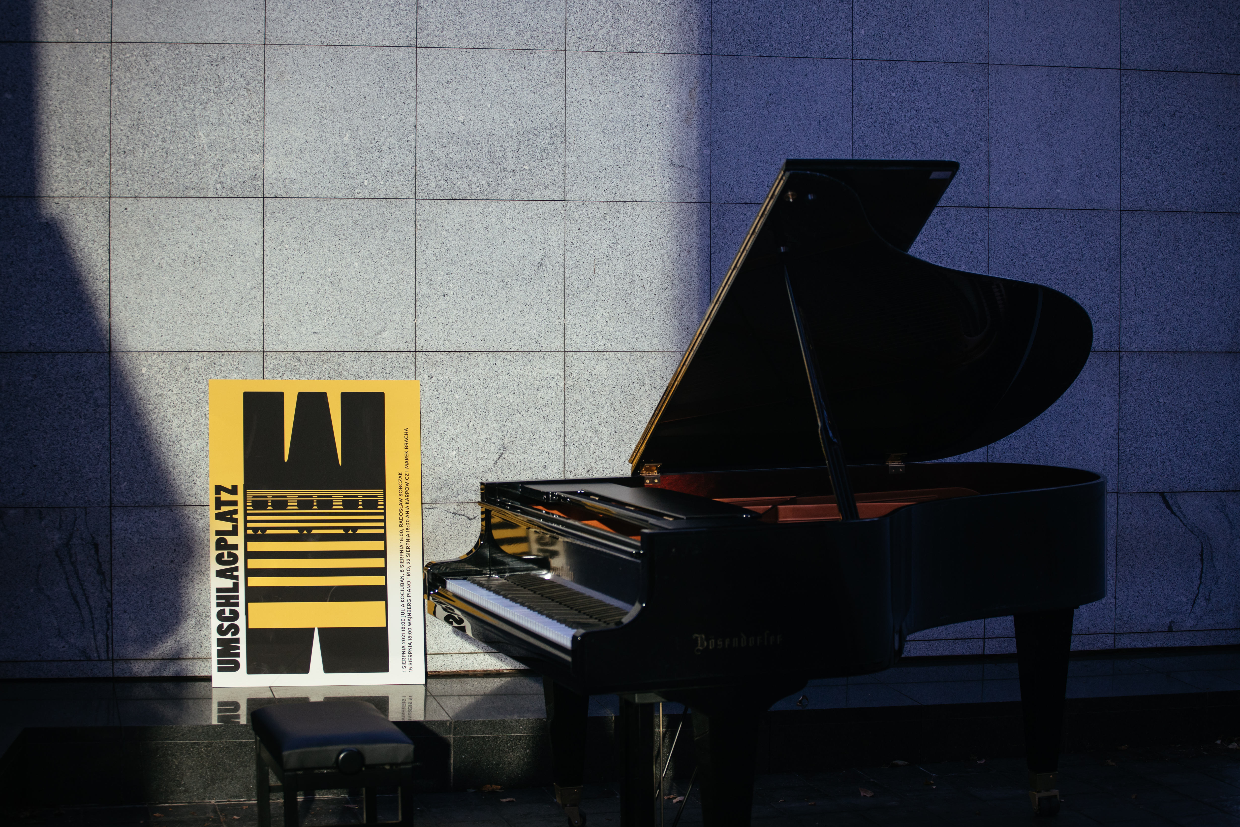 Fortepian w pomniku Umschlagplatz