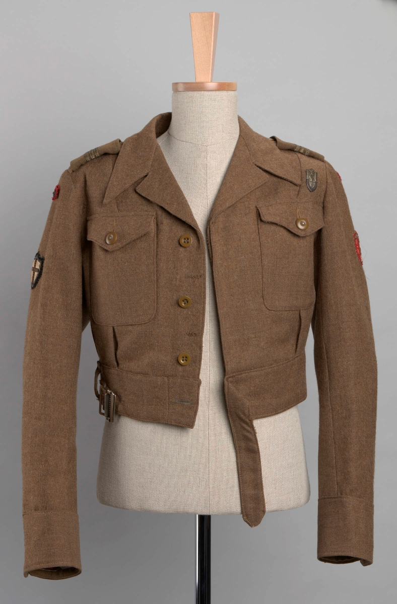 Bluza mundurowa Haliny Olszewickiej - letnia wykonana tkaniny wełnianej w kolorze khaki.