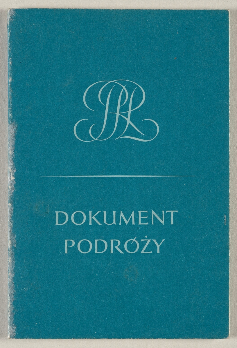 Na niebieskim tle biały napis dokument podróży. Należał do Pauliny Włodawer.