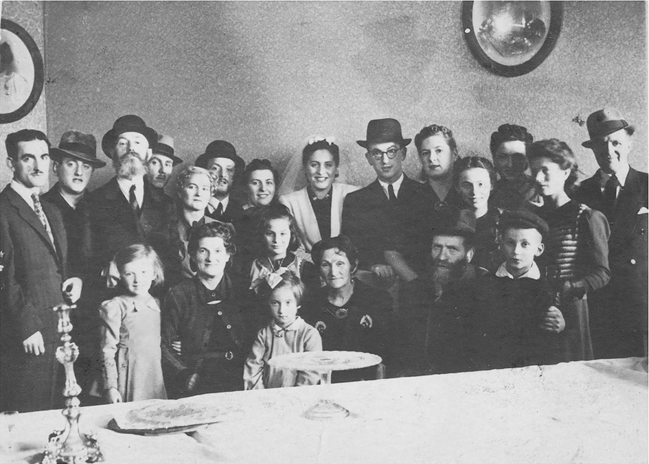 Fotografia rodziny Rotsztejnów zrobiona w czerwcu 1941 roku.