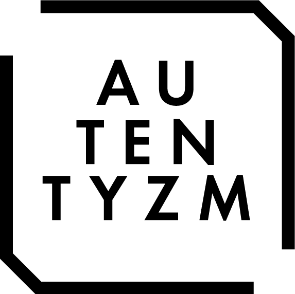 Logo inicjatywy Autentyzm. Na białym tle czarny, podzielony na części napis Autentyzm.