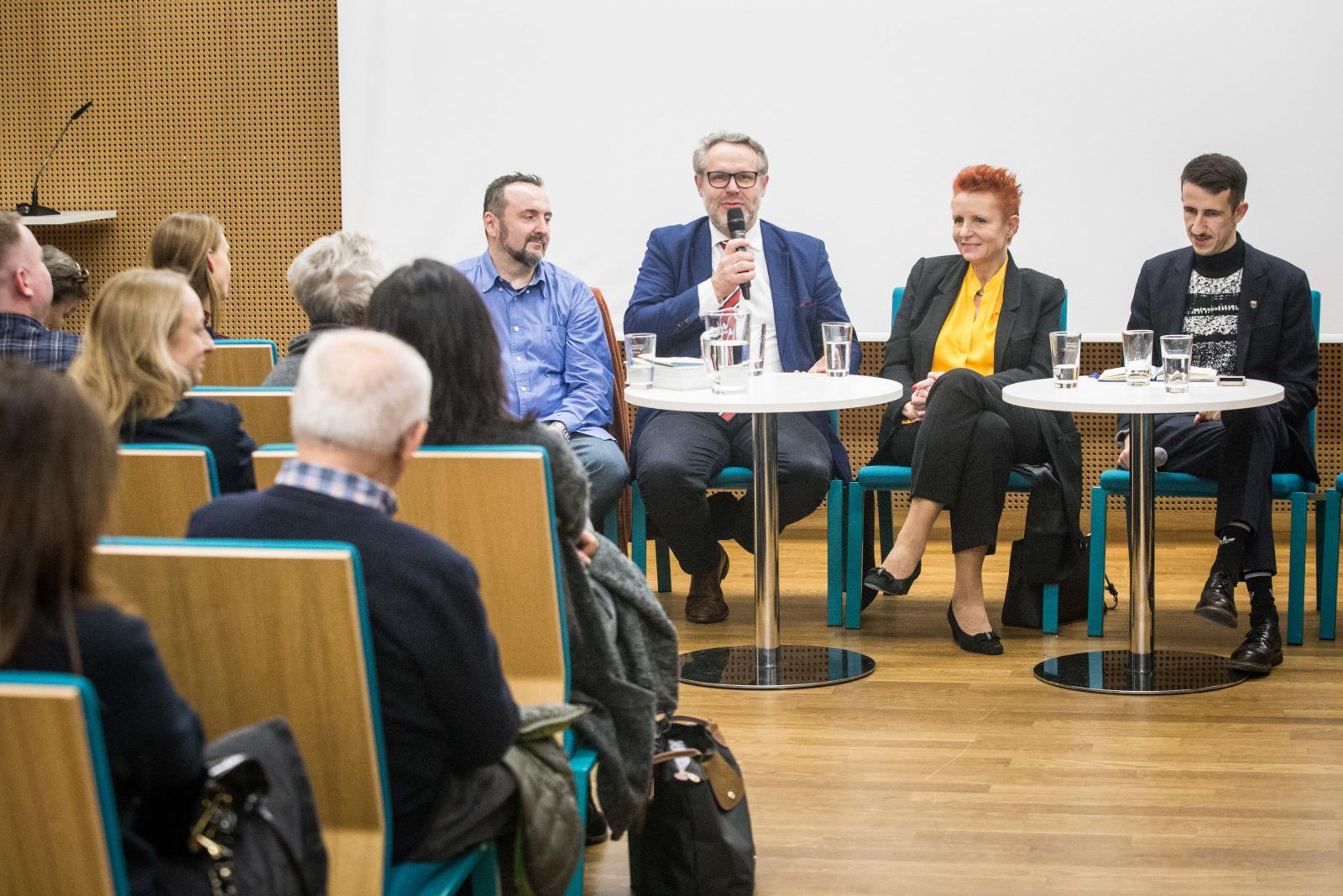 Paneliści dyskusji "Gdynia - Tel Awiw - utopia zrealizowana" (od lewej): Artur Tanikowski, Jacek Friedrich, Małgorzata Omilanowska, Grzegorz Piątek