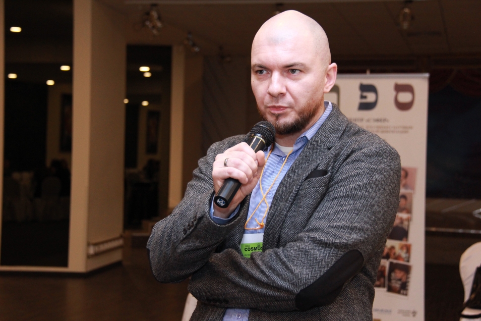 Na obrazie widzimy zdjęcie jednego z prelegentów dyskusji - Artur Markowski 