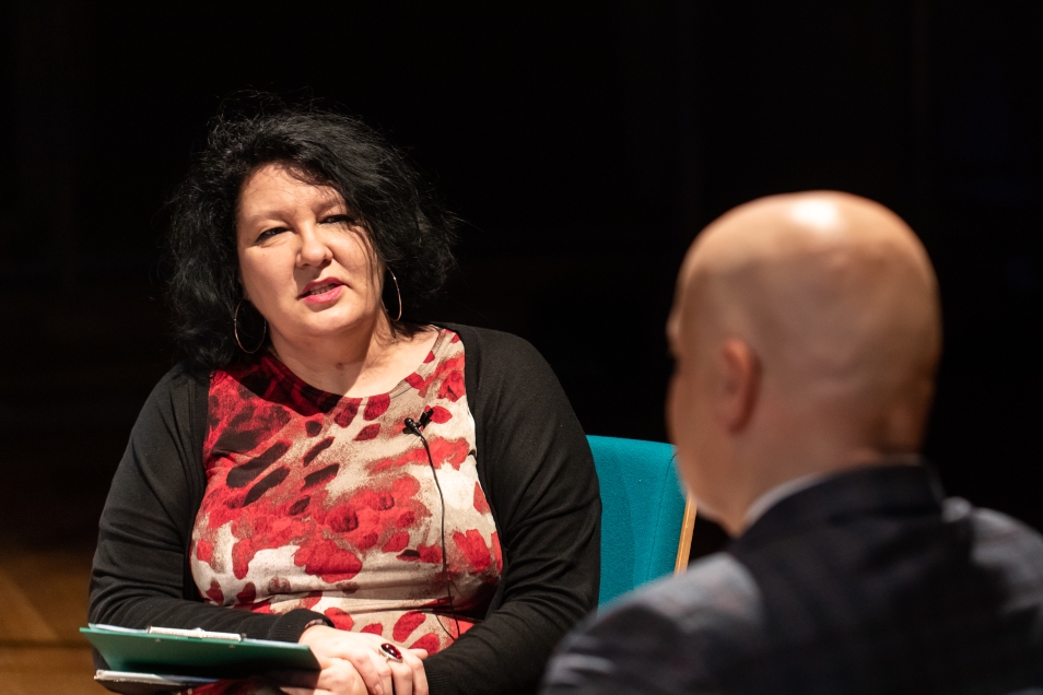 Katarzyna Jakubowicz (Muzeum POLIN), Marek Krajewski (pisarz) podczas rozmowy w ramach konferencji edukacyjnej "Moc biografii. Jak korzystać z historii osobistych w edukacji?".