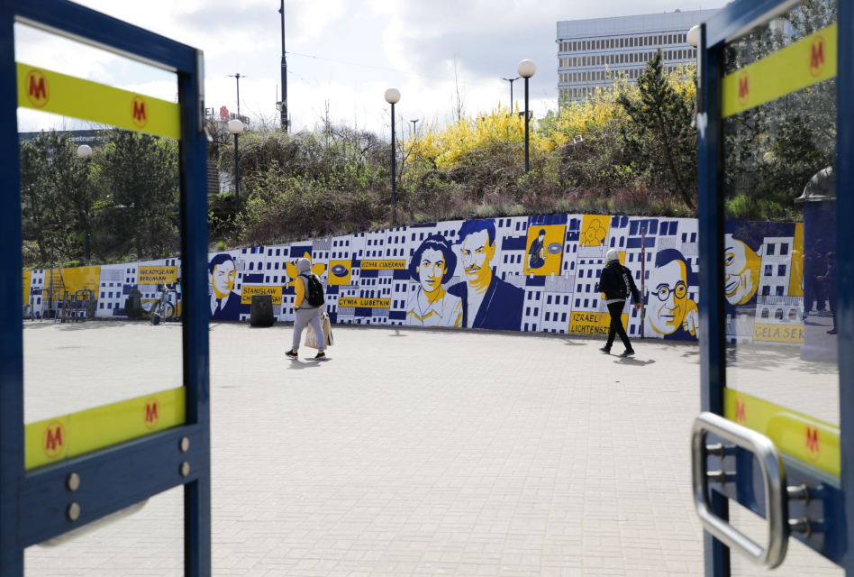 Mural przy metrze Centrum w Warszawie upamiętniający bohaterki i bohaterów powstania w getcie warszawskim.