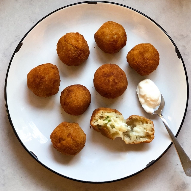 On a plate there are pampushki made by Vered Gutman.