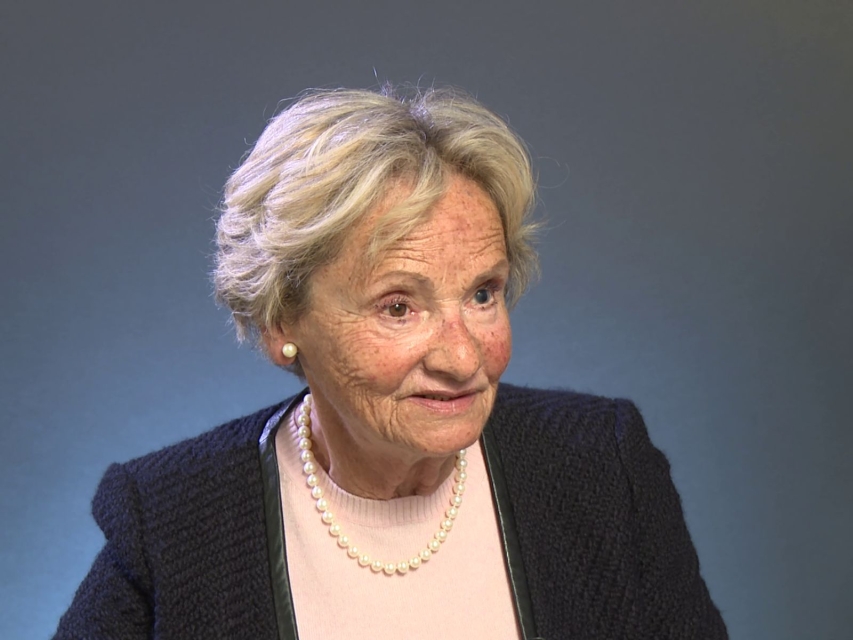 Christine Tibika starsza kobieta podczas wywiadu.