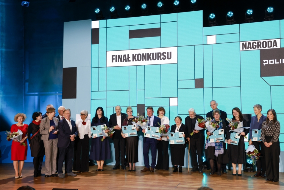 Standing on stage are the winners, finalists of 2024 POLIN Award and the POLIN Museum management.