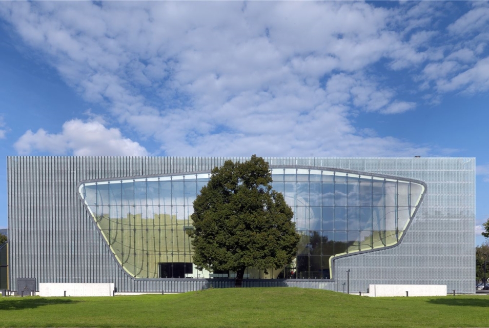 POLIN Museum building among the trees.