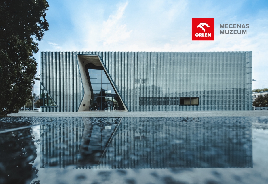 The POLIN Museum building is reflected in the surface of the Ghetto Heroes Monument. At the top right is the ORLEN logo.