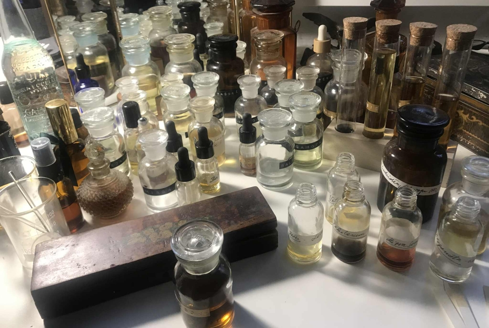 Buteleczki z perfumami
