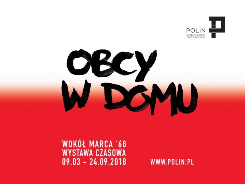 Biało-czerwona grafika z napisem Obcy w domu. Wokół marca '68. Wystawa czasowa. W prawym górnym rogu logo Muzeum POLIN.