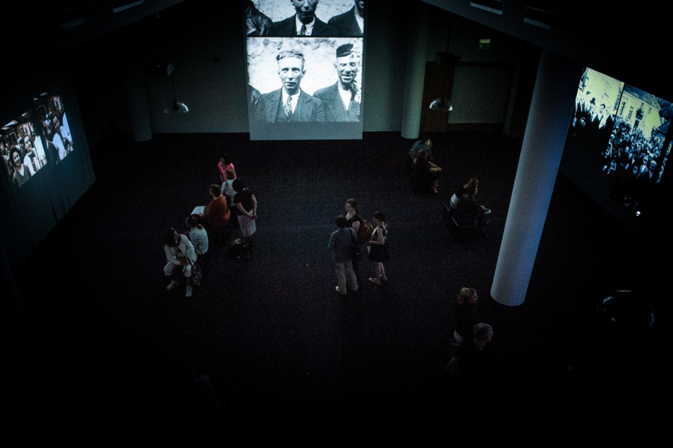 Projekcja filmu podczas Nocy Muzeów w Muzeum POLIN