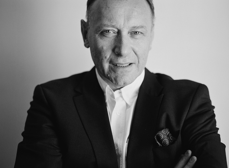 Na zdjęciu Andrzej Bulanda. Zdjęcie jest czarno-białe