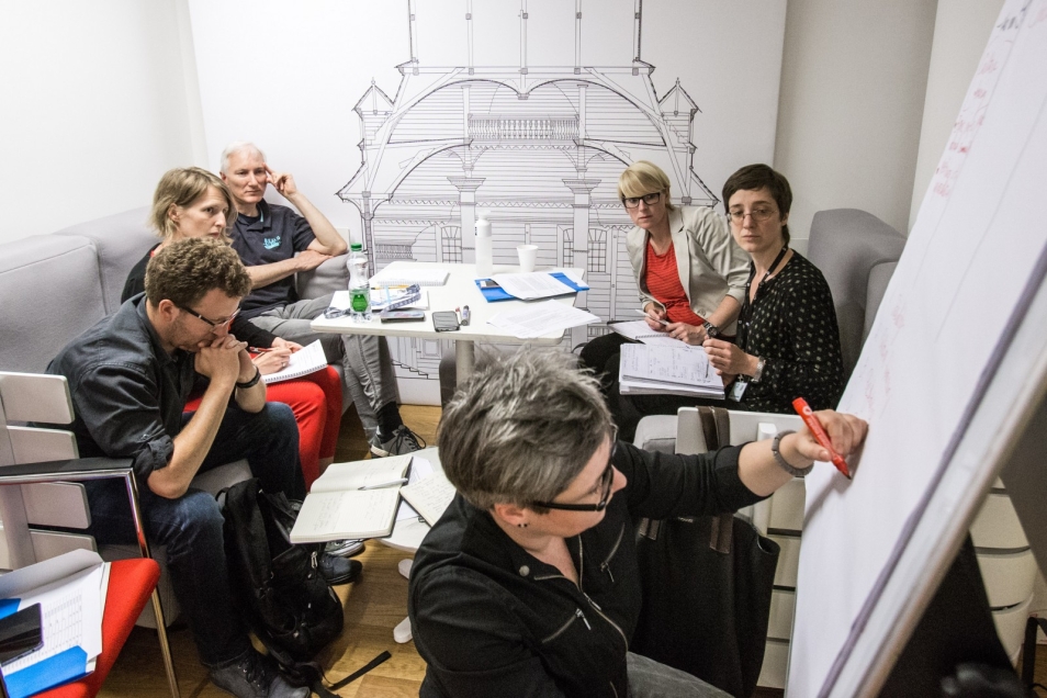 Horizontal Historical Education in Non-discriminative Activities Partners