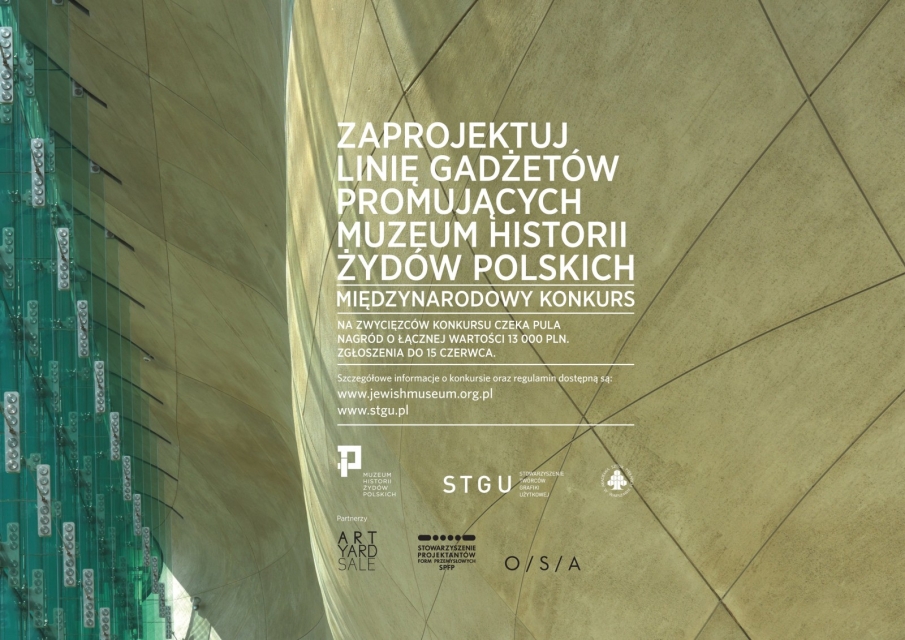 Grafika przedstawia ścianę w Muzeum POLIN, na której znajduje się napis: zaprojektuj linię gadżetów promujących Muzeum Historii Żydów Polskich.