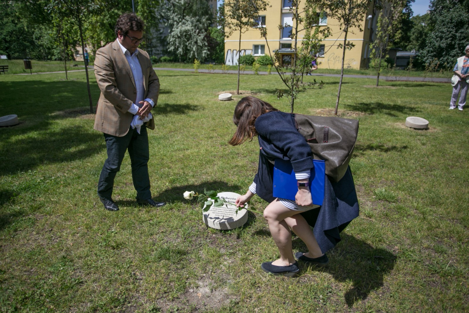 Odsłonięcie kamienia upamiętniającego Roberto Kozaka