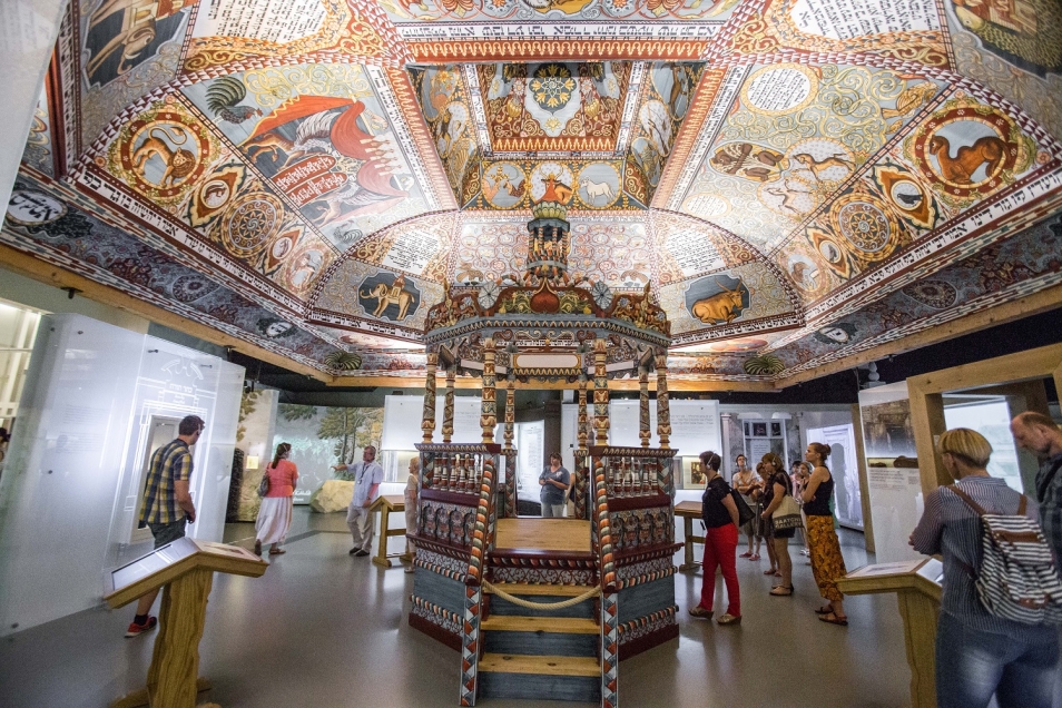 Zrekonstruowana synagoga z Gwoźdźca, galeria G4 w Muzeum POLIN.