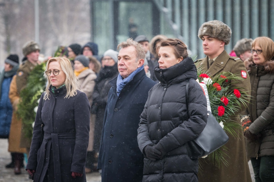 Międzynarodowy Dzień Pamięci o Ofiarach Holocaustu 2019 - delegacja przed Pomnikiem Bohaterów Getta.