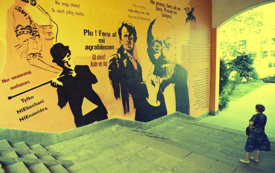 Mural przedstawiający postacie pochodzenia żydowskiego, w tym Janusza Korczaka.