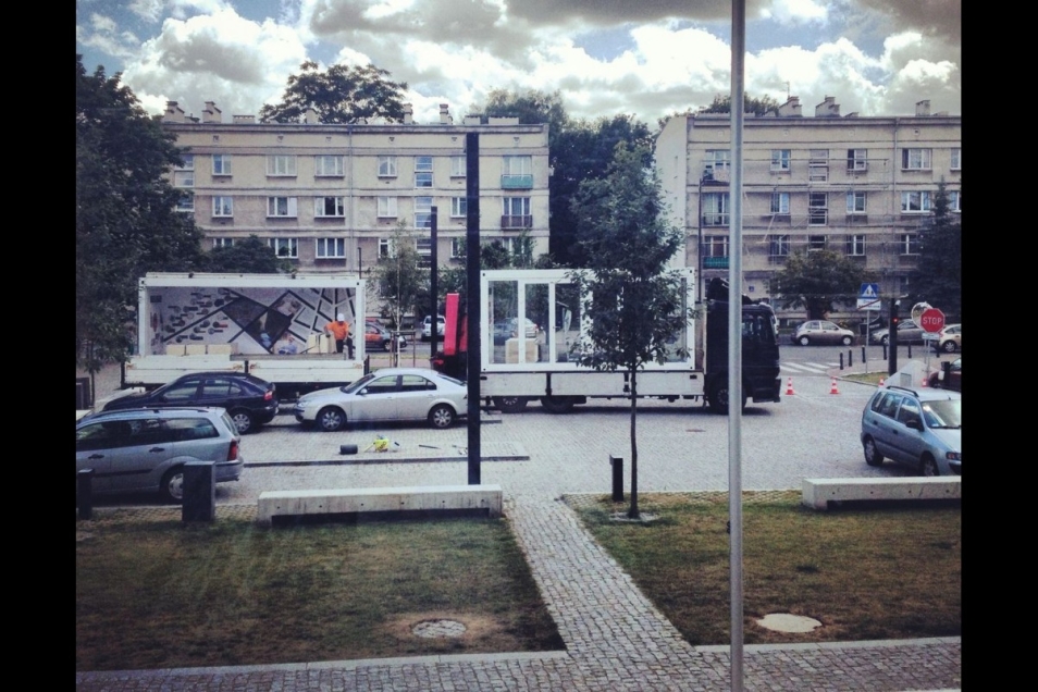 Przewóz wystawy mobilnej Muzeum na kółkach.
