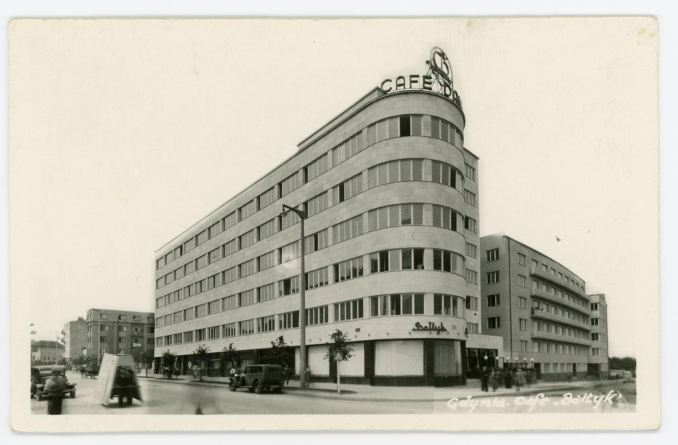 Zespół budynków biurowo-mieszkalnych Zakładu Ubezpieczeń Społecznych u zbiegu ulic 10 Lutego 24 i 3 Maja 22/24 w Gdyni, 1935–1936, proj. Roman Piotrowski, fot. „Mare Nostrum Gdynia”, 1938, MMG