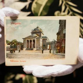 Pocztówka prezentująca Wielką Synagogę w Warszawie.