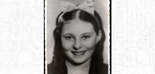 Portret uśmiechnietej dziewczyny - Josimy Feldshuh. Włosy ma przewiązane jasna kokardą. Pod spodem data urodzin i śmierci: 1929 - 1943