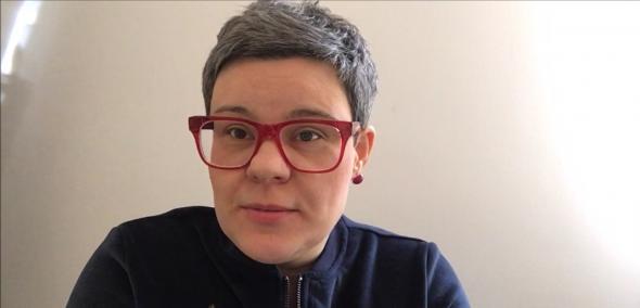 Na obrazie widzimy Dominikę Cieślikowską - prowadzącą wykład. 