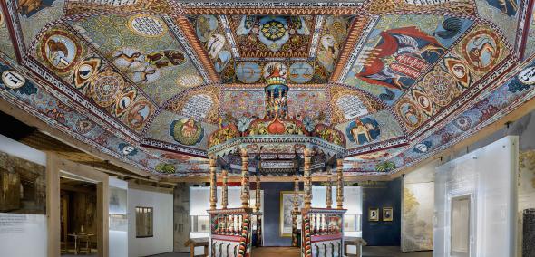 Na obrazie widzimy rekonstrukcje bimy z synagogi w Gwoźdzca. 