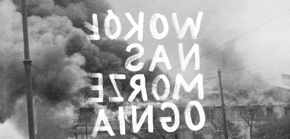 Płonące getto warszawskie z odwróconym napisem (kolejność czytania od prawej do lewej): Wokół nas morze ognia.