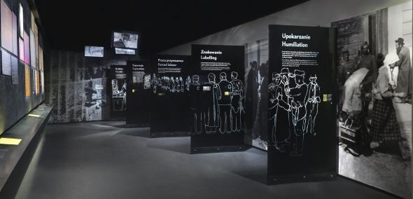 Fragment galerii Zagłada na wystawie stałej w Muzeum POLIN.