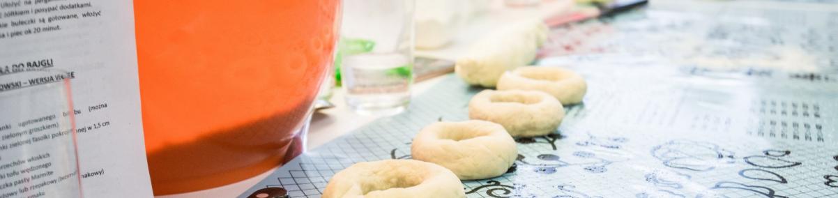 warsztaty kulinarne, wypieki żydowskie, bajgle, rugelachy, Menora Info, Muzeum POLIN