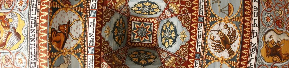 Widziany od spodu strop synagogi w Gwoźdźcu - wielobarwnej rekonstrukcji, która znajduje się na wystawie "1000 lat historii Żydów polskich" w Muzeum POLIN