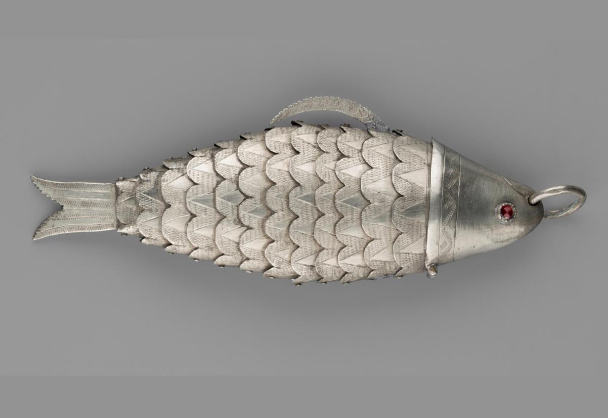 Posrebrzana ryba ze zbiorów Muzeum Narodowego w Warszawie.