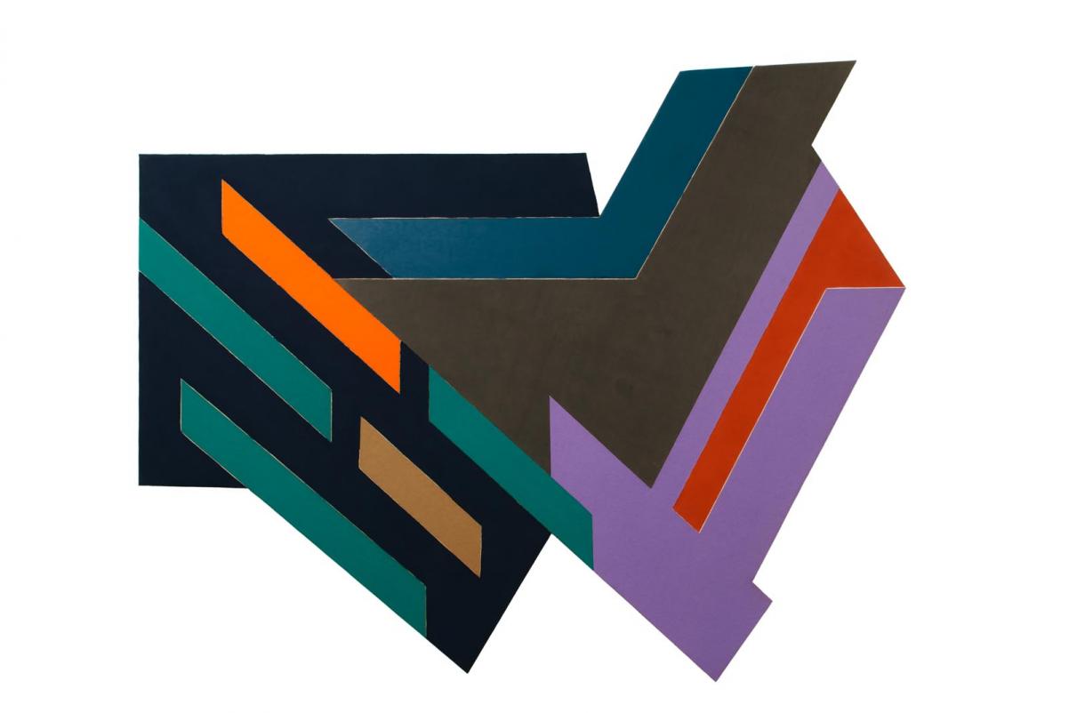 Grafika ilustracyjna - geometryczny, różnokolorowy kształt przypominający literę W.