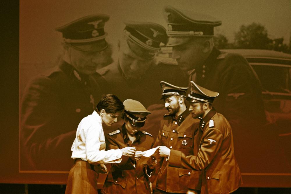 Album Karla Hoeckera, Teatr TransAtlantyk, Muzeum POLIN