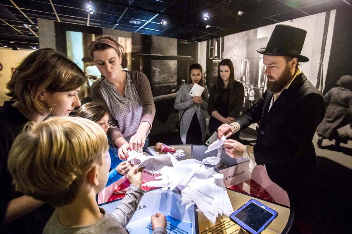 Miejsce Edukacji Rodzinnej U króla Maciusia, niedzielne warsztaty rodzinne
