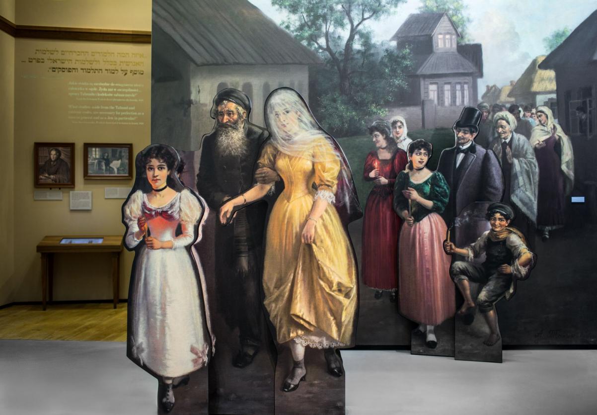 Ślub żydowski - trójwymiarowa grafika w Muzeum POLIN. Starszy Żyd prowadzi córkę do ślubu. Za nimi korowód weselników.
