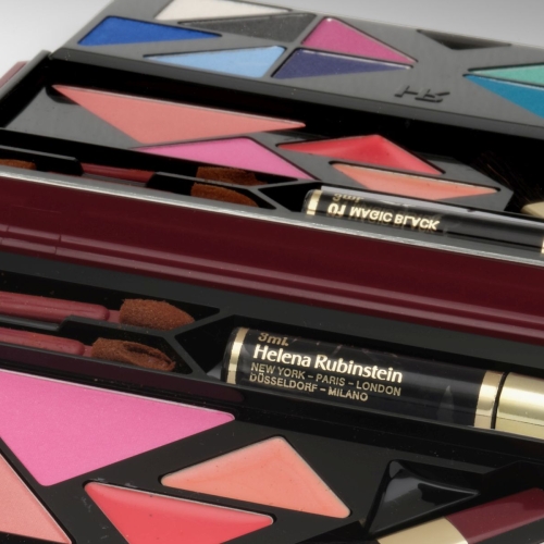 Zbliżenie na paletkę z cieniami do powiek wraz z lusterkiem, marki Helena Rubinstein.